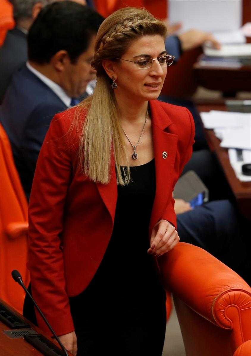 Milletvekili Didem Engin'in balıksırtı örgüsü