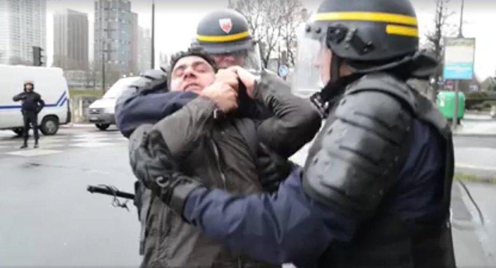 Paris'teki Cizre protestosunda yaralanan Kürt eylemci