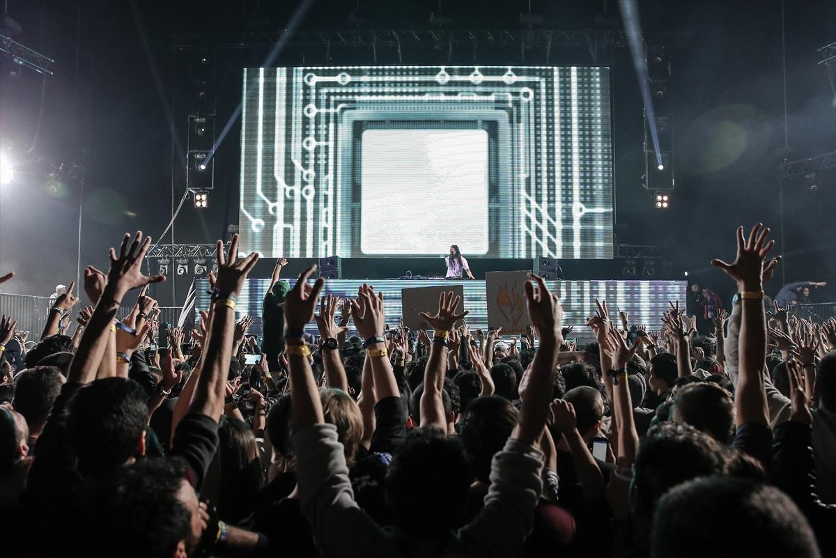 Steve Aoki İstanbul'da hayranlarıyla buluştu