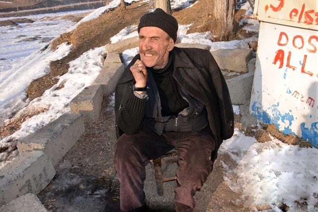 52 yıldır sevdiği kadını bekliyor