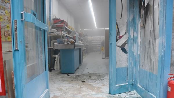 Mardin'de içinde müşteri olan markete molotoflu saldırı