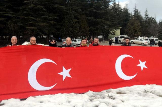 Şehitler için 150 metrelik Türk bayrağı açıldı