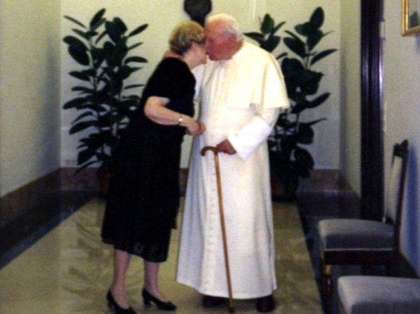 Papa'nın gizli mektupları yasak aşkı ortaya çıkardı