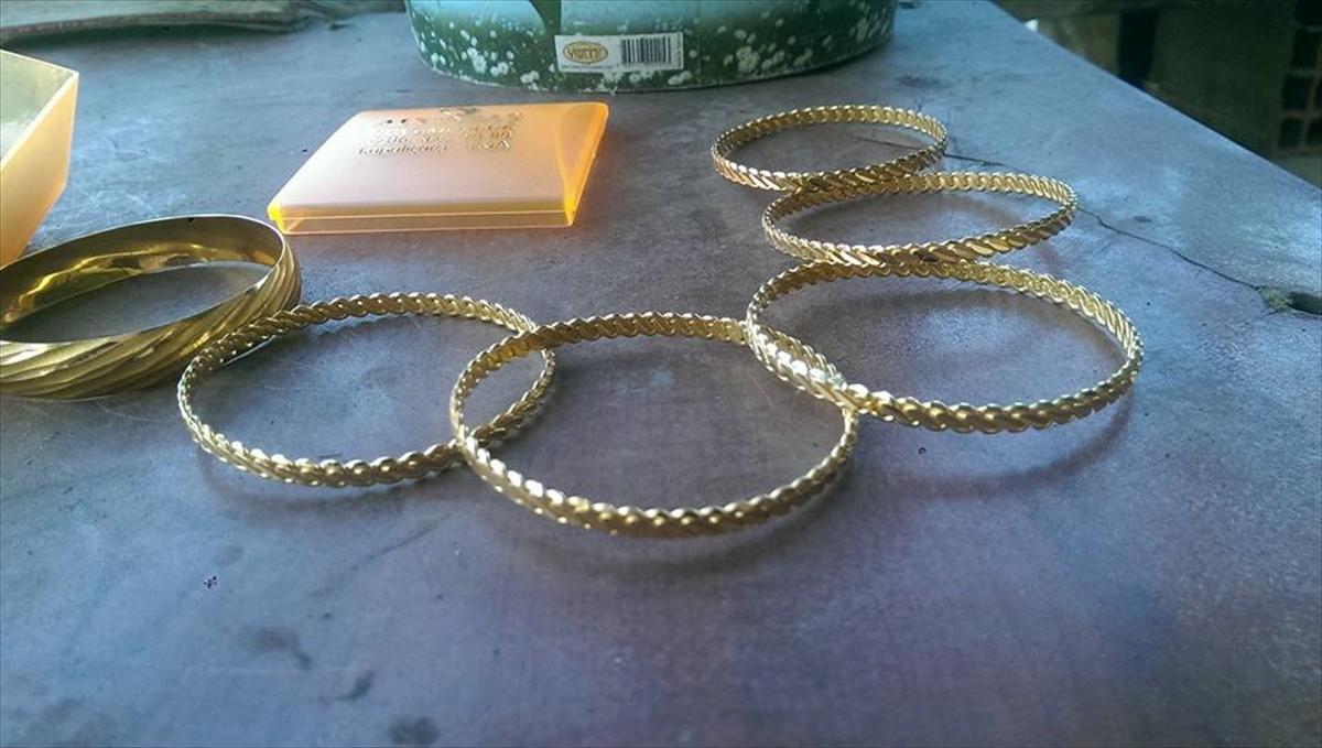 Yolda bulduğu altınları jandarmaya teslim etti