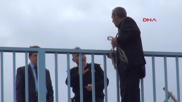 Eşinden ayrılan adam intihara kalkıştı