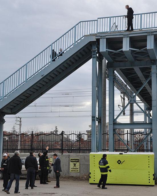 Eşinden ayrılan adam intihara kalkıştı