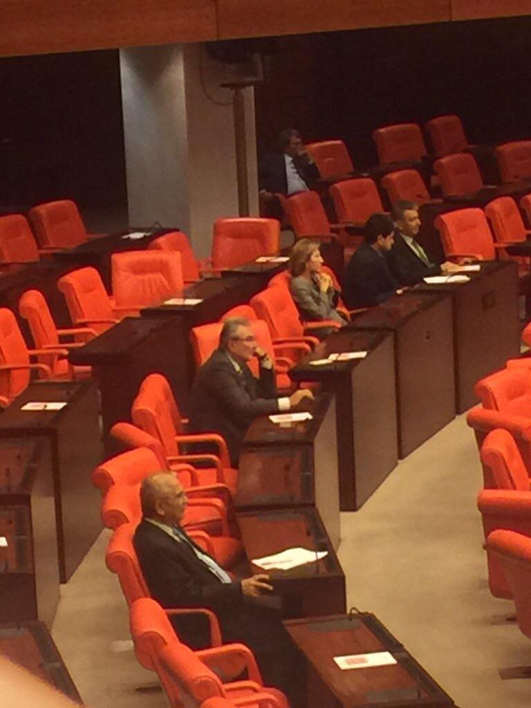 CHP'yi eleştiren Deniz Baykal yalnız kaldı