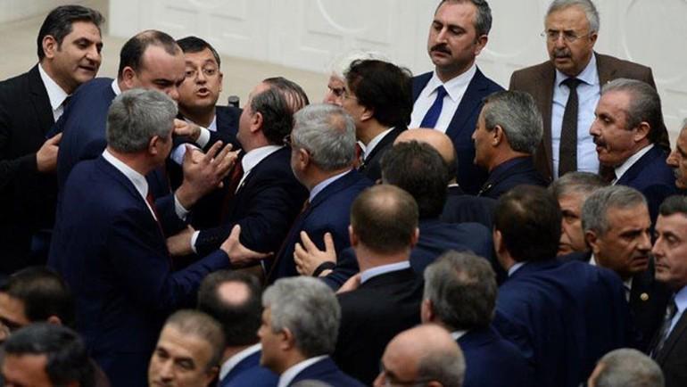 Meclis'te şiddetli tartışmalar