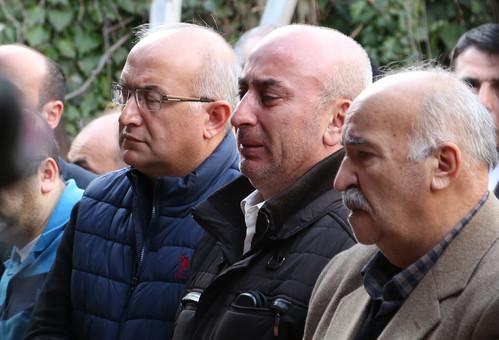 Şehidin kızı yürekleri dağladı: Annemi burada bırakamayız