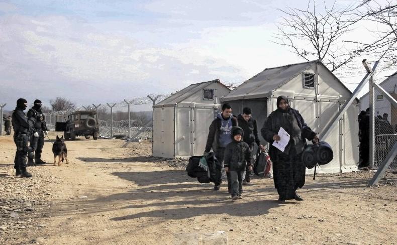 Makedonya, Yunanistan sınırını adım adım kapatıyor