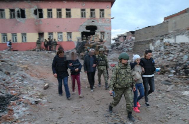 Diyarbakır Sur'da 6 kişi tahliye edildi