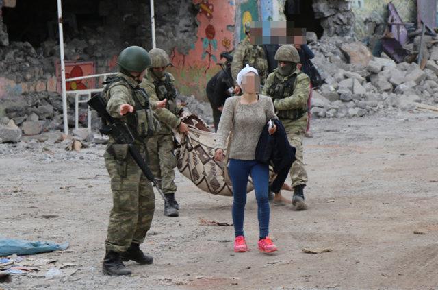 Diyarbakır Sur'da 6 kişi tahliye edildi