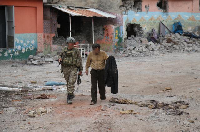 Diyarbakır Sur'da 6 kişi tahliye edildi