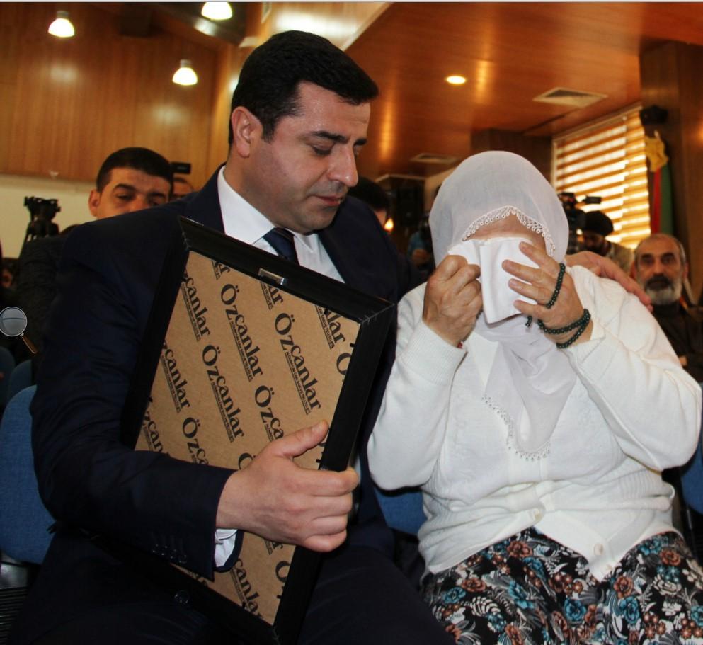 Demirtaş'a çocuklarını kurban etme sözü veren anne