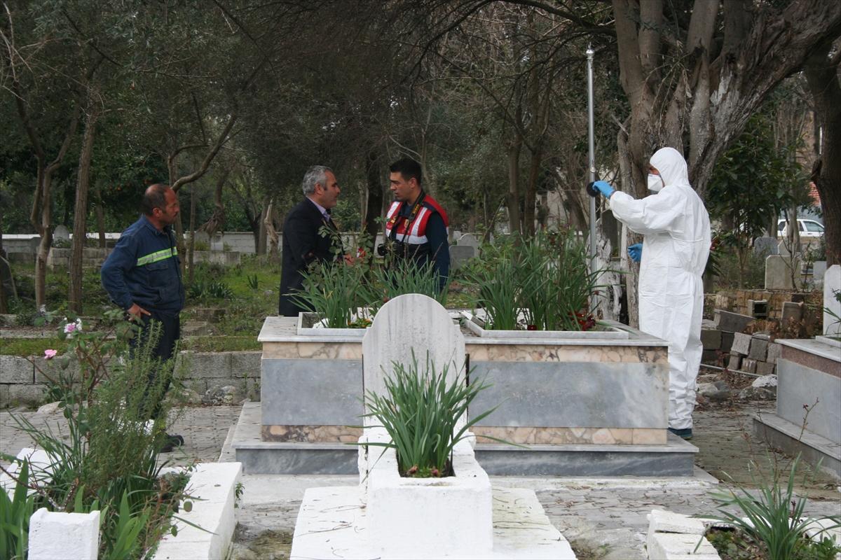 Hatay'da şehit mezarlarına saldırdılar