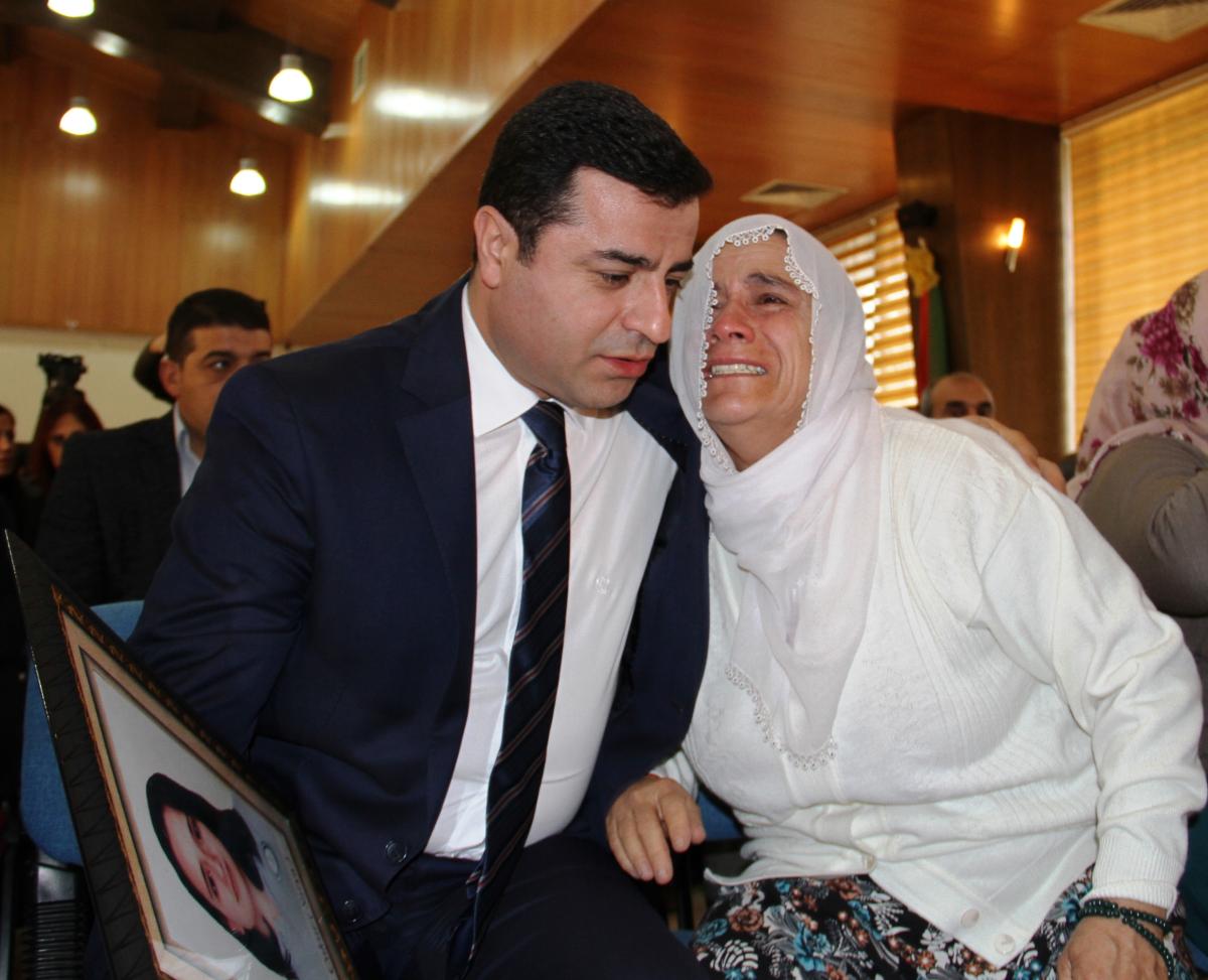 Demirtaş'a çocuklarını kurban etme sözü veren anne