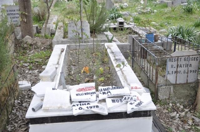 Hatay'da şehit mezarlarına saldırdılar