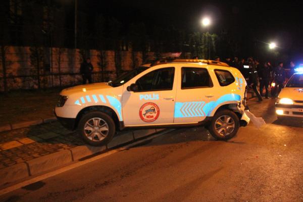 Alkollü sürücü polis aracına çarparak durdu