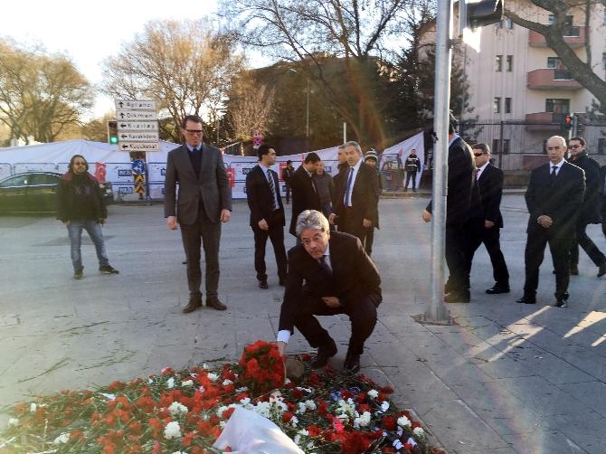 İtalyan bakandan saldırı meydanına karanfil