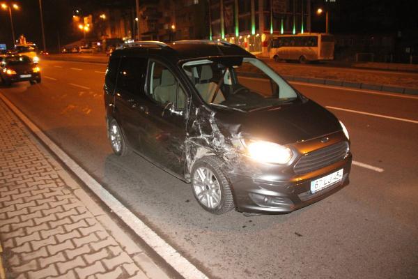 Alkollü sürücü polis aracına çarparak durdu