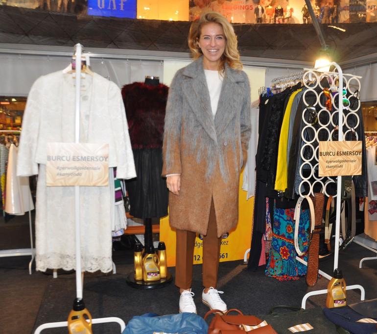 Burcu Esmersoy nikah kıyafetini satışa çıkardı