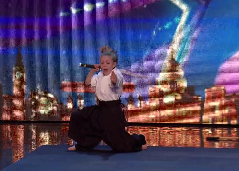 Minik ninjanın katana gösterisi büyüledi İZLE