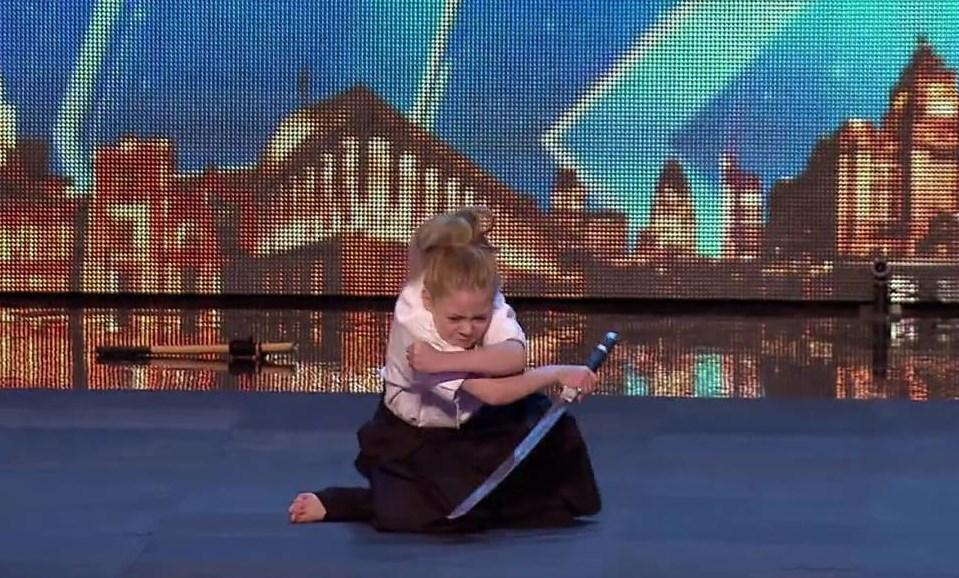 Minik ninjanın katana gösterisi büyüledi İZLE