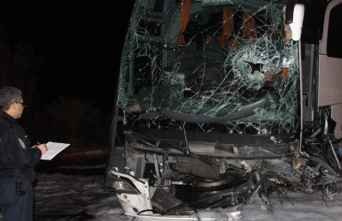 Aynı firmaya ait iki yolcu otobüsü çarpıştı: 1 ölü