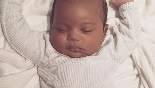 Kardashian oğlunun fotoğrafını paylaştı