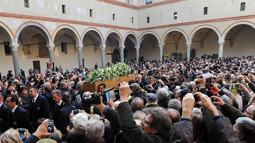 İtalyan yazar Eco son yolculuğuna uğurlandı