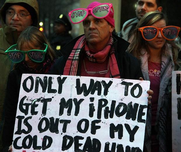 ABD'de hükümetin Apple’dan şifre kırma talebi tartışılıyor