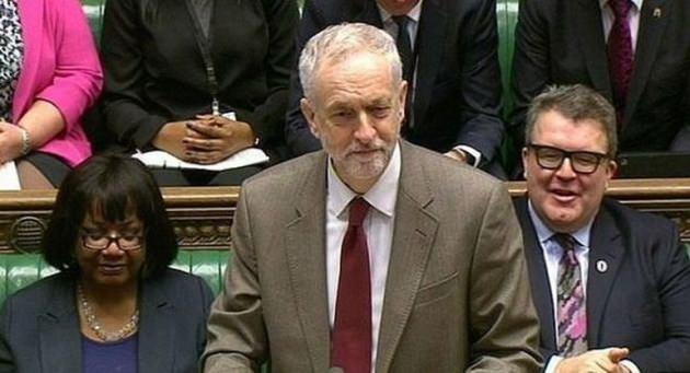 Cameron'dan Corbyn'e kıyafet eleştirisi