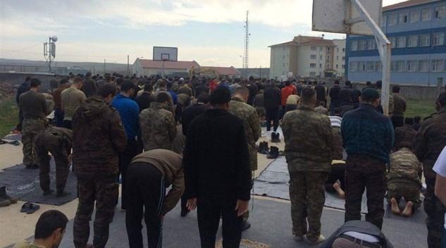 İdil'de cuma namazını polisler kıldırdı