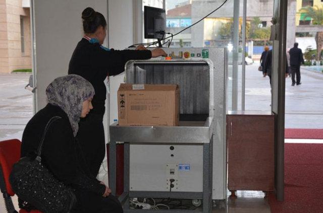 X-ray cihazından geçirilen kutudan bebek cesedi çıktı