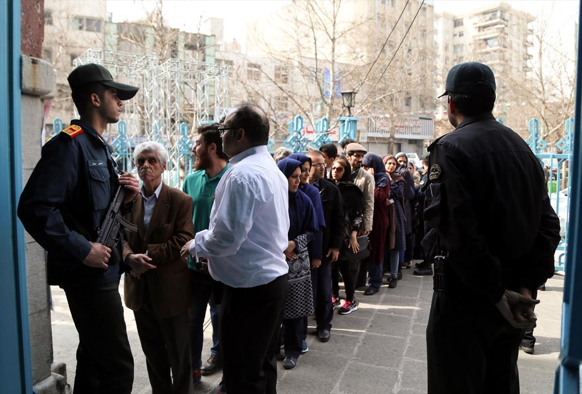 İran halkı sandık başında