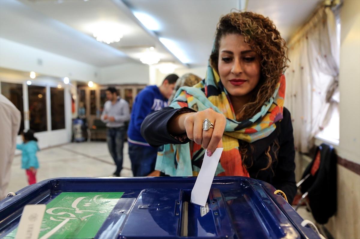 İran halkı sandık başında