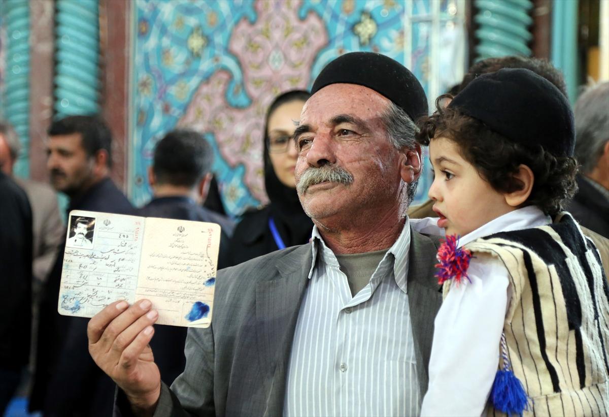 İran halkı sandık başında