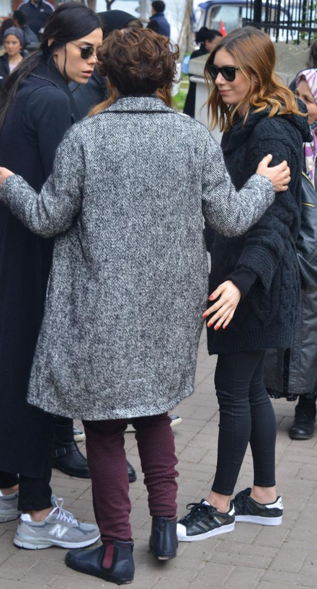 Sinem ve Cansu cenazede buluştu