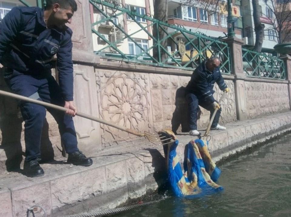 Porsuk Çayı'ndan Atatürk büstü çıktı
