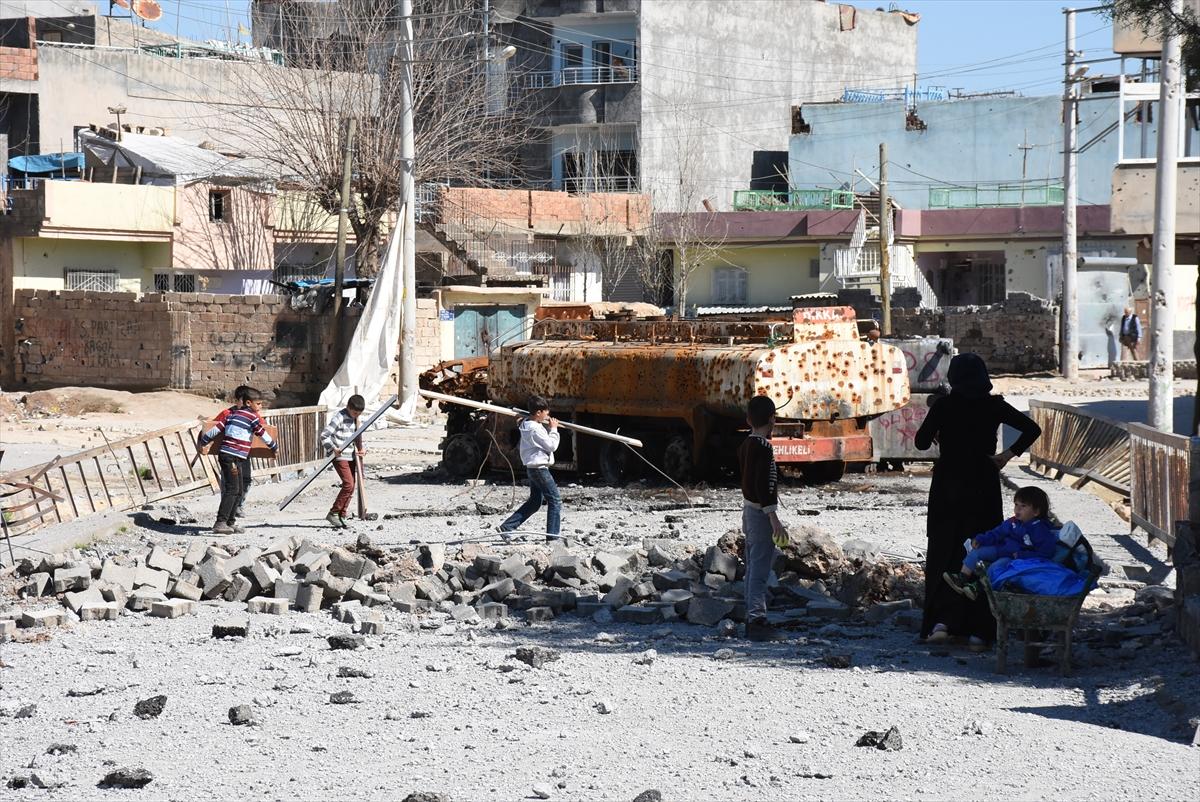 Teröristlerden Ahmet Kaya köprüsüne saldırı