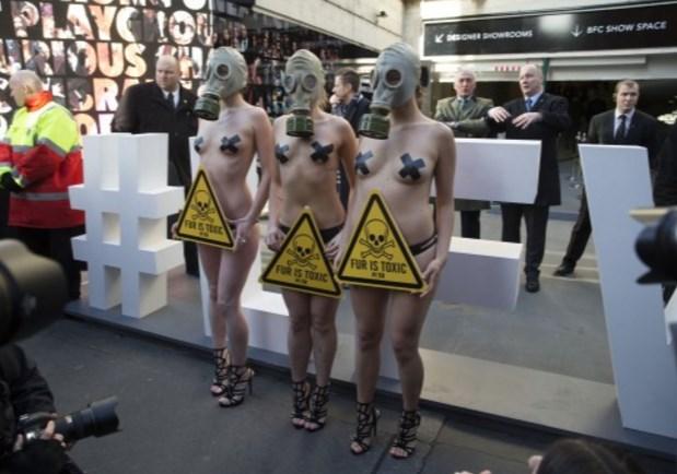 PETA'dan gaz maskeli kürk eylemi