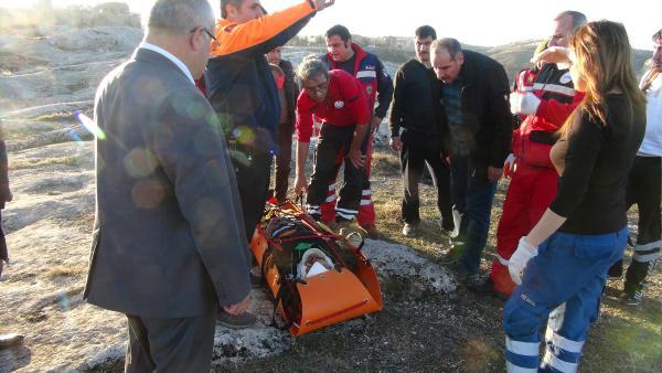Fotoğraf çekerken kayalıklardan düşüp yaralandı