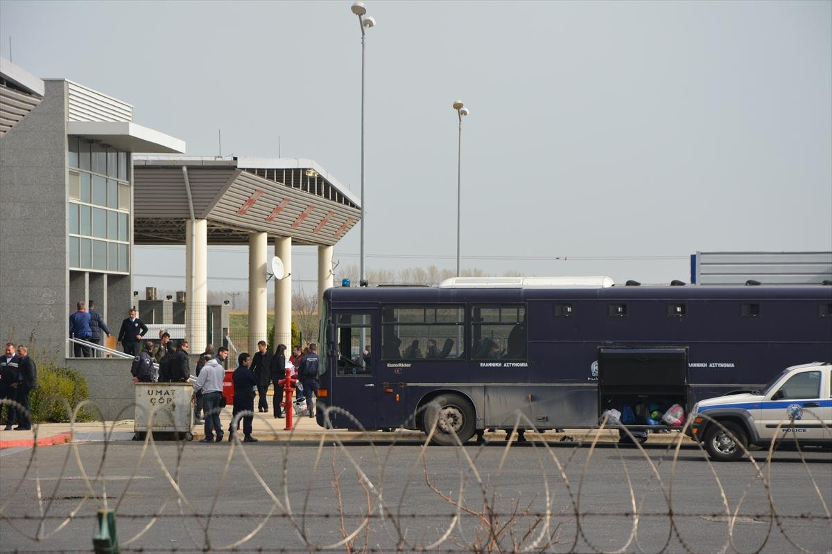 Yunanistan bazı kaçakları Türkiye'ye iade etti