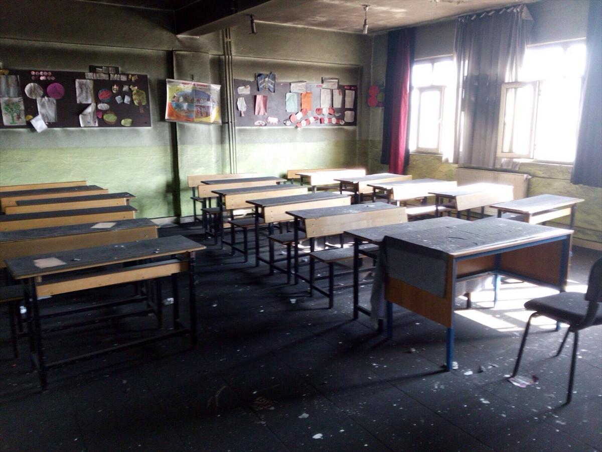 Teröristlerin kilit taşlarından yaptığı tünel bulundu