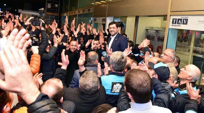 CHP'li Murat Hazinedar işçilere kendini alkışlattı