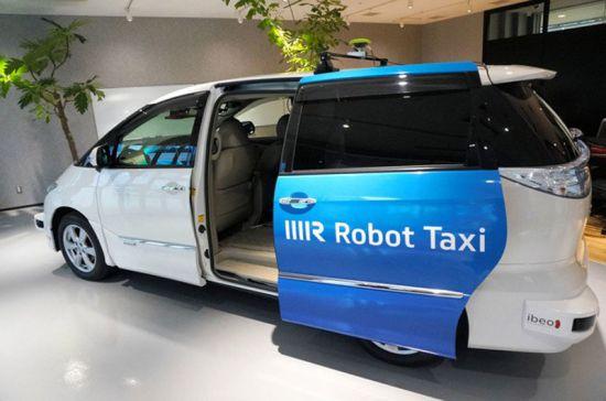 Japonya'da robot taksiler trafiğe çıktı