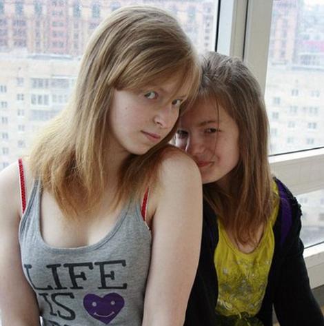 Rus model, kız kardeşini vahşice öldürdü