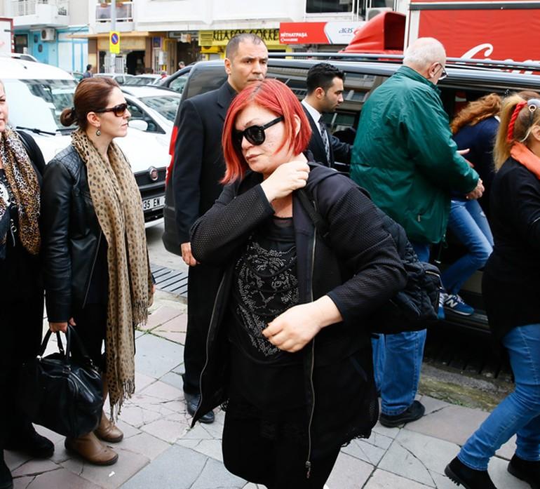 Sezen Aksu'yu dostları yalnız bırakmadı