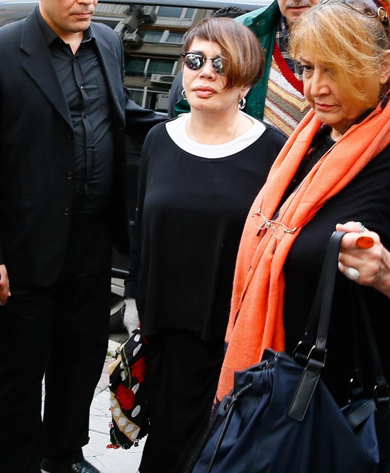 Sezen Aksu'yu dostları yalnız bırakmadı