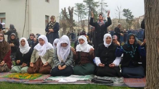 Demirtaş Cuma namazını Sümer Park'ta kıldı